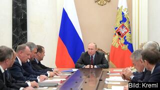 Rysslands president Vladimir Putin under ett möte med det nationella säkerhetsrådet. Arkivbild.