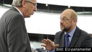 De två huvudkandidaterna Jean-Claude Juncker (EPP) och Martin Schulz (S&amp;D) i EU-parlamentet. Arkivbild.