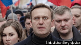 Den ryske oppositionsledare Aleksej Navalnyj under en protestmarsch till minne av den mördade regimkritikern Boris Nemtsov. Arkivbild.