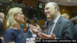 Finansminister Magdalena Andersson och skattekommissionär Pierre Moscovici under onsdagens möte. Arkivbild.