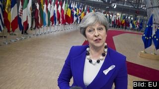 Storbritanniens premiärminister Theresa May på väg in till EU-toppmötet.