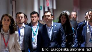 Den grekiske premiärministern Alexis Tsipras med stab. Arkivbild. Den grekiske premiärministern Alexis Tsipras med stab. Arkivbild.