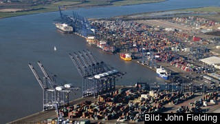 Den brittiska hamnen vid Felixstowe är en av landets viktigaste för internationell handel Den brittiska hamnen vid Felixstowe är en av landets viktigaste för internationell handel