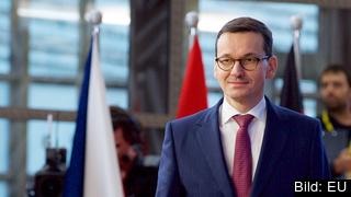 Polens premiärminister Mateusz Morawiecki träffar 8 mars EU-kommissionens ordförande Jean-Claude Juncker. Arkivbild. Polens premiärminister Mateusz Morawiecki träffar 8 mars EU-kommissionens ordförande Jean-Claude Juncker. Arkivbild.