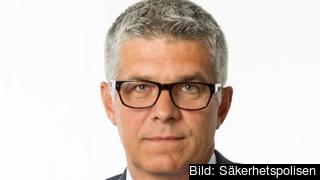 Säkerhetspolischef Anders Thornberg har beslutat att höja hotnivån när det gäller terrorism riktad mot Sverige. Säkerhetspolischef Anders Thornberg har beslutat att höja hotnivån när det gäller terrorism riktad mot Sverige.