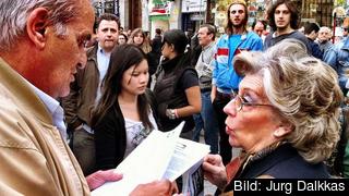 Omfattande vräkningar i Spanien har vållat diskussioner. Arkivbild. Personerna på bilden har inget med artikel att göra. Omfattande vräkningar i Spanien har vållat diskussioner. Arkivbild. Personerna på bilden har inget med artikel att göra.