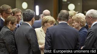Stats- och regeringschefer samlade kring den tyska förbundskanslern Angela Merkel. Arkivild.