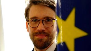 Folkpartiets Erik Scheller vill, tvärtemot allianspartiet Moderaterna, att Sverige går med i EU:s bankunion. Arkivbild. Folkpartiets Erik Scheller vill, tvärtemot allianspartiet Moderaterna, att Sverige går med i EU:s bankunion. Arkivbild.
