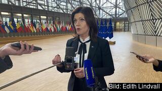 Arbetsmarknadsminister Eva Nordmark (S) efter ministerrådsmötet i Bryssel om minimilöner den sjätte december 2021.