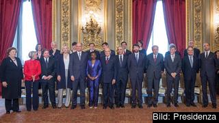Den nya italienska regeringen. Premiärminister Enrico Letta åttonde från vänster.