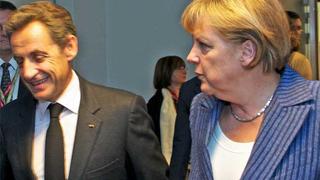Arkivbild. Frankrikes president Nicolas Sarkozy och Tysklands förbundskansler Angela Merkel vid EU-toppmötet i juni..