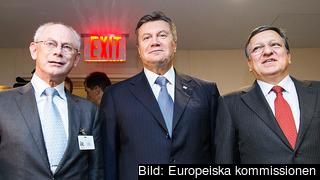 Europeiska rådets ordförande Herman Van Rompuy, Ukrainas presidente Viktor Janukvitj och EU-kommissionensordförande José Manuel Barroso. Arkivbild.