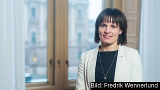 Oppositionsledaren i riksdagens EU-nämnd Jessika Roswall (M) fick med sig den nya socialdemokratiska regeringen på att kärnkraft borde ingå i EU:s lista över klimatsmarta investeringar. Oppositionsledaren i riksdagens EU-nämnd Jessika Roswall (M) fick med sig den nya socialdemokratiska regeringen på att kärnkraft borde ingå i EU:s lista över klimatsmarta investeringar.