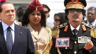 Arkivbild Rom 2009. Libyens diktator Muammar Gaddafi (t. h.) träffar Italiens premiärminister Silvio Berlusconi. 