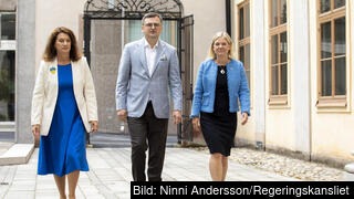 Ukrainas utrikesminister Dmytro Kuleba var på måndagen på besök i Stockholm för ett möte med utrikesminister Ann Linde (S) och statsminister Magdalena Andersson (S). Ukrainas utrikesminister Dmytro Kuleba var på måndagen på besök i Stockholm för ett möte med utrikesminister Ann Linde (S) och statsminister Magdalena Andersson (S).