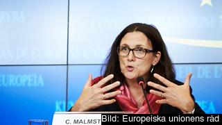 EU:s flyktingkommissionär Cecilia Malmström vill att medlemsländerna delar på ansvaret för mottagandet av flyktingar. EU:s flyktingkommissionär Cecilia Malmström vill att medlemsländerna delar på ansvaret för mottagandet av flyktingar.