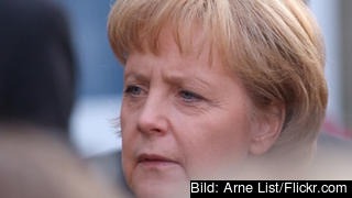 Merkel sägs slitas mellan två läger med olika invandringssyn inom det egna partiet CDU.