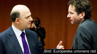 Franske finansministern Pierre Moscovici måste övertyga bland annat chefen för eurogruppen, Jeroen Dijsselbloem, om att hans sparåtgärder är tillräckliga för att undvika en EU-bot. Arkivbild. Franske finansministern Pierre Moscovici måste övertyga bland annat chefen för eurogruppen, Jeroen Dijsselbloem, om att hans sparåtgärder är tillräckliga för att undvika en EU-bot. Arkivbild.