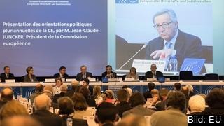 EU-kommissionens ordförande Jean-Claude Juncker talar i Ekonomiska och sociala kommittén där bland annat representanter från arbetsmarknadens parter finns. Arkivbild.