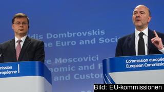 Kommissionär Valdis Dombrovskis och Pierre Moscovici. Arkivbild. Kommissionär Valdis Dombrovskis och Pierre Moscovici. Arkivbild.