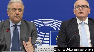 EU:s inrikeskommissionär Dimitris Avramopoulos och förste vice ordförande Frans Timmermans. EU:s inrikeskommissionär Dimitris Avramopoulos och förste vice ordförande Frans Timmermans.