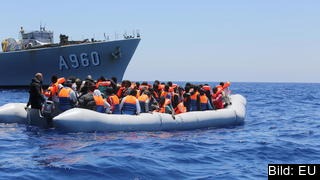 För att sätta stopp för att flyktingar dör på vägen till EU vill ett utskott att det införs visum för asylsökande. För att sätta stopp för att flyktingar dör på vägen till EU vill ett utskott att det införs visum för asylsökande.