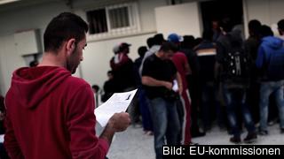 Migranter registrerar sig på grekiska Lesbos som en del av EU:s nuvarande asylsystem. Arkivbild.