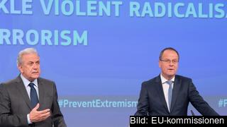 EU-kommissionärer Dimitris Avramopoulos och Tibor Navracsics.