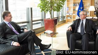 Storbritanniens näste EU-kommissionär Julian King i samtal med sin framtida chef, EU-kommissionens ordförande Jean-Claude Juncker. Storbritanniens näste EU-kommissionär Julian King i samtal med sin framtida chef, EU-kommissionens ordförande Jean-Claude Juncker.