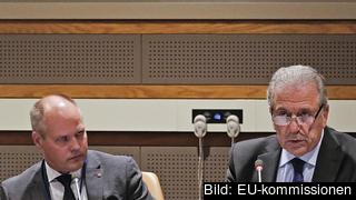 Sveriges justitie- och migrationsminister Morgan Johansson (S) och EU:s migrationskommissionär, den konservative greken Dimitris Avramopoulos. Arkivbild.