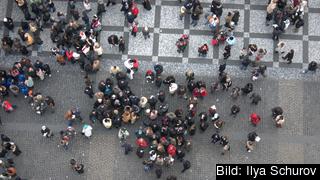 Folk på Staroměstské náměstí i centrala Prag. Arkivbild. Folk på Staroměstské náměstí i centrala Prag. Arkivbild.