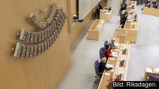 Onsdagen den 16 mars 2022 ska riksdagen rösta om utrikesutskottets förslag om hur regeringen bör agera i olika säkerhetspolitiska frågor. Onsdagen den 16 mars 2022 ska riksdagen rösta om utrikesutskottets förslag om hur regeringen bör agera i olika säkerhetspolitiska frågor.