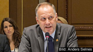 Vänsterpartiledaren Jonas Sjöstedt välkomnar David Camerons krav på omförhandling av EU-medlemskapet. Arkivbild.