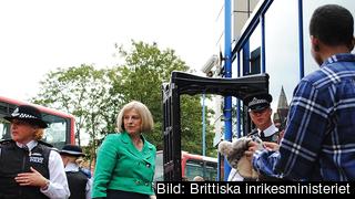 Den brittiska inrikesministern Theresa May ligger bakom förslaget som fått hård kritik. Arkivbild.