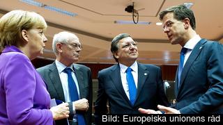 Angela Merkel, Herman Van Rompuy, José Manuel Barroso och Mark Rutte diskuterar under EU-toppmötet.