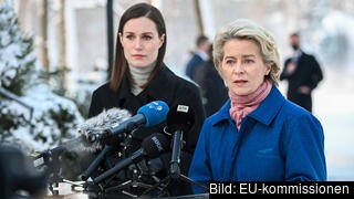 "EU arbetar med att samordna svaren till Ryssland", sade EU-kommissionens ordförande Ursula von der Leyen på en gemensam pressträff med den finska premiärministern Sanna Marin den 3 februari. "EU arbetar med att samordna svaren till Ryssland", sade EU-kommissionens ordförande Ursula von der Leyen på en gemensam pressträff med den finska premiärministern Sanna Marin den 3 februari.